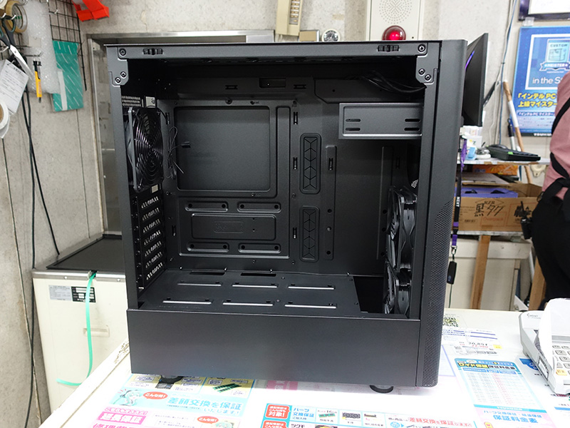 Cooler Master MasterBox CM695 from the inside