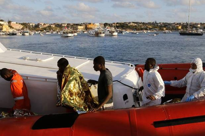 Italian coast guard boat arrives with migrants Wednesday.