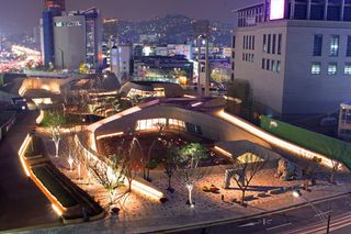 Night view of entrance to ﻿﻿Dongdaemoon Design Plaza and Park