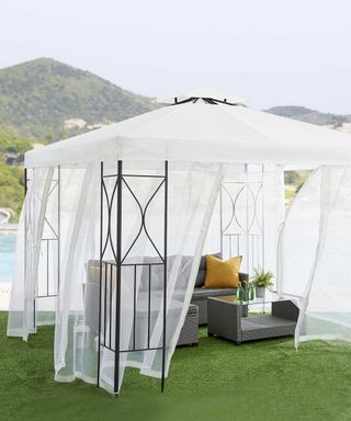 DaAl's gazebo with mosquito net