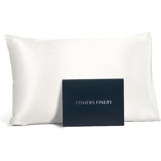 Fishers Finery Mulberry Silk Pillowcase against a white background.