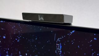 Sony A95L QD-OLED-tv met de Bravia Cam-camera bovenop het scherm