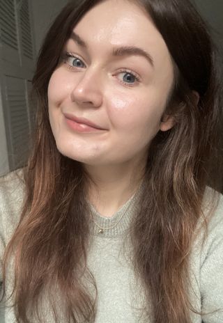 maybelline foundations - Lucy wearing Maybelline Instant Perfector 4-in-1 Glow Foundation