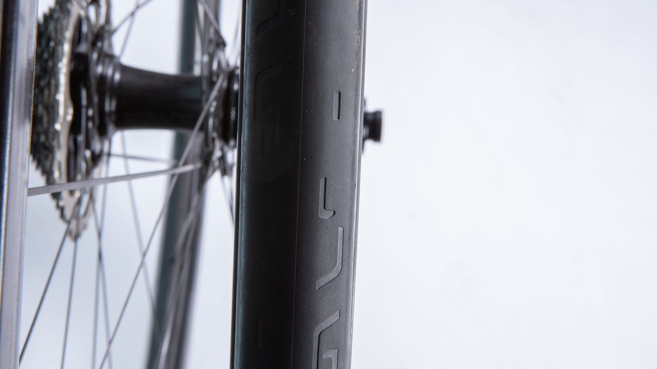 Enve SES 4.5 Wheelset detail of outer wheel profile