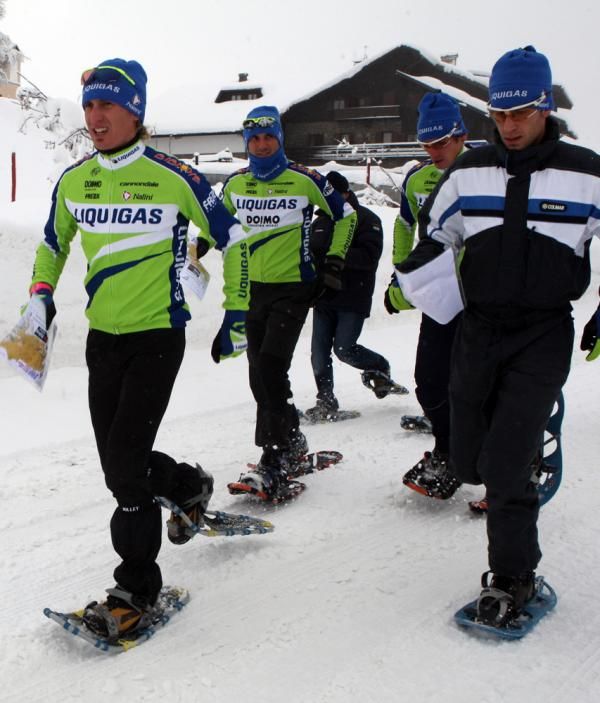 Franco Pellizotti leads the troops into the orienteering course