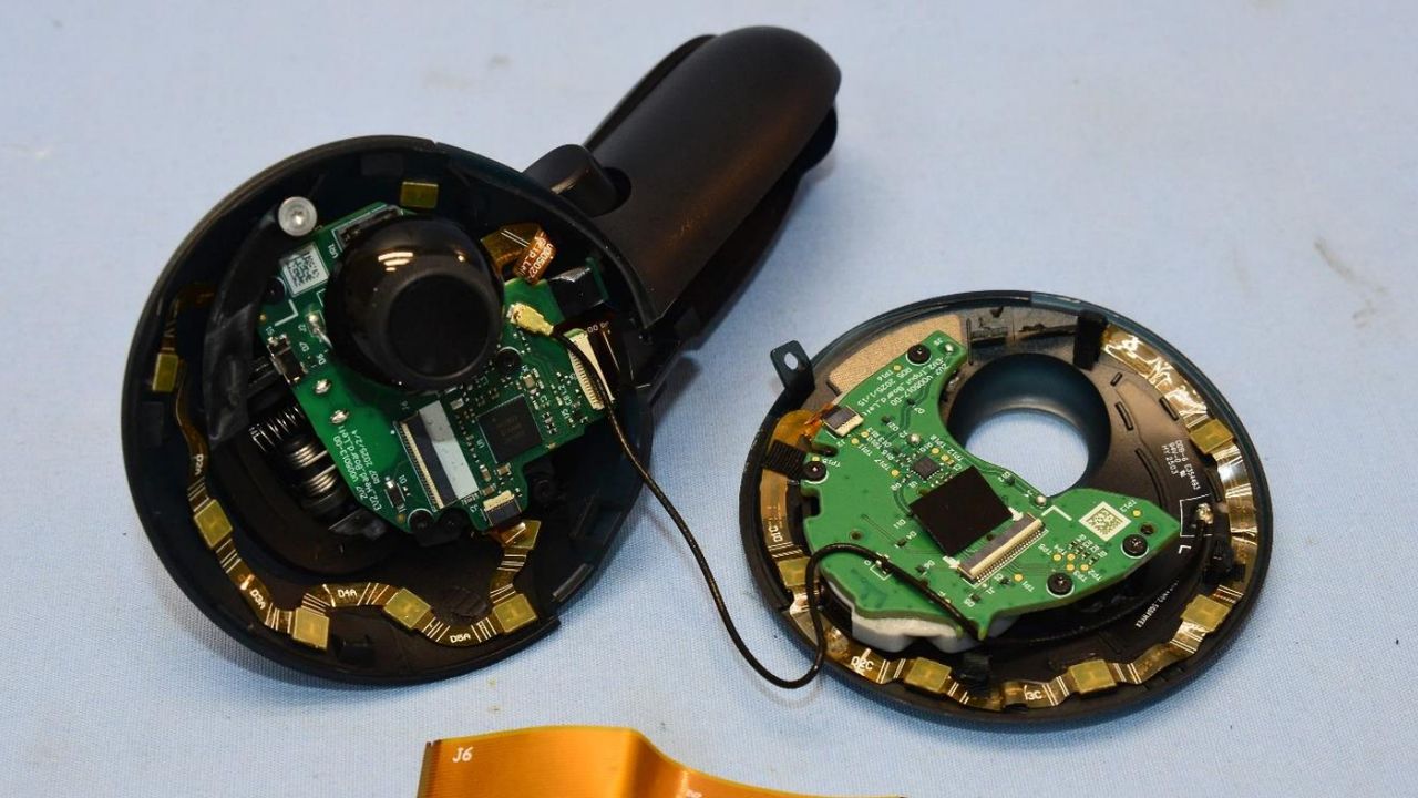 Photos from FCC ID 2AES4-1013, teardowns of the left Steam Frame controller from Valve.