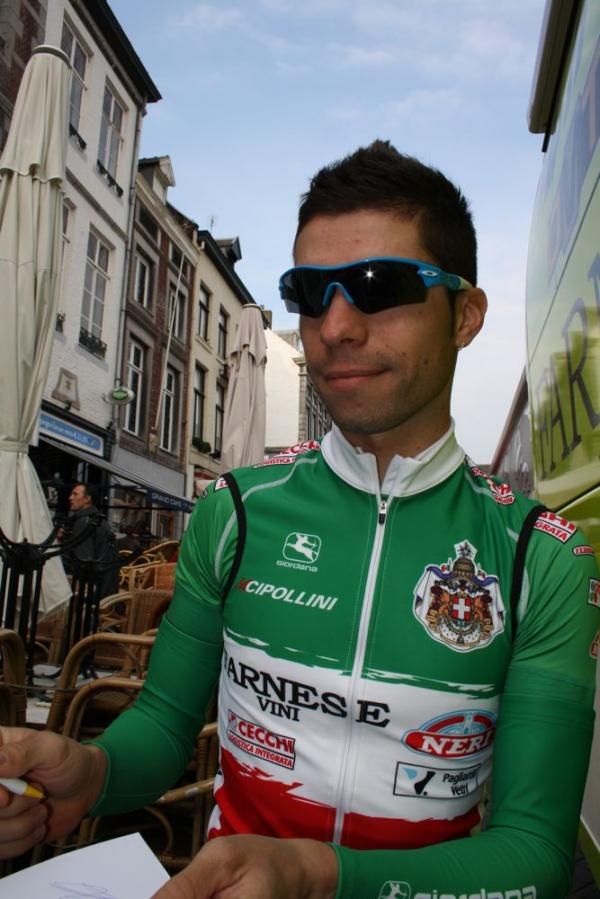 Giovanni Visconti leads the Farnese Vini-Neri Sottoli team