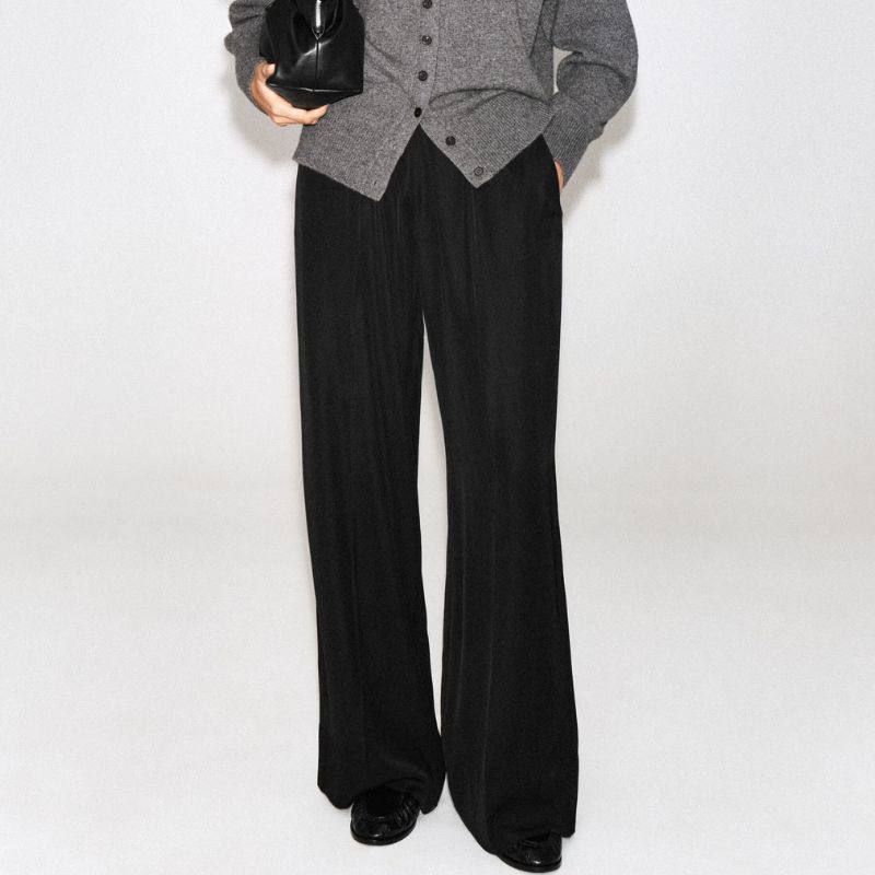 Image black trousers