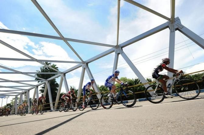 Jerry Aquino (R) of Team 7 Eleven Presented by Roadbike Philippines leads the peloton during Stage 7 Tour de Singkarak 2013.