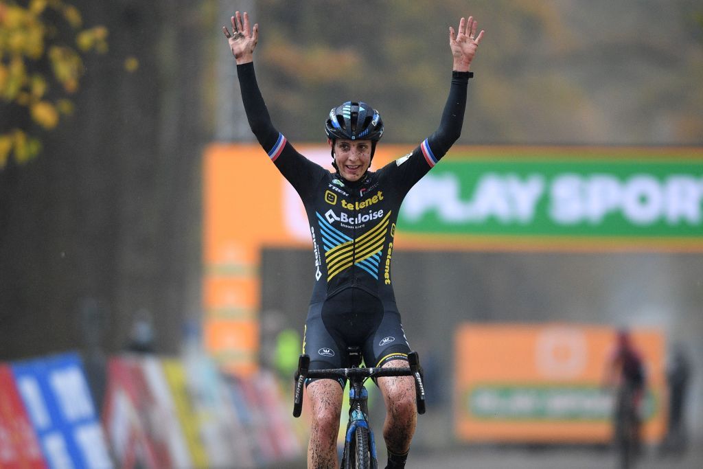 Netherlands Lucinda Brand celebrates after winning the womens elite race of the fourth out of 8 stage of the Superprestige cyclocross cycling competition in Merksplas on November 22 2020 Photo by DAVID STOCKMAN BELGA AFP Belgium OUT Photo by DAVID STOCKMANBELGAAFP via Getty Images