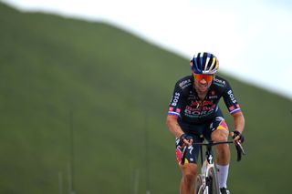 Vuelta a España: Primož Roglič seizes race lead with victory atop Alto de Moncalvillo on stage 19