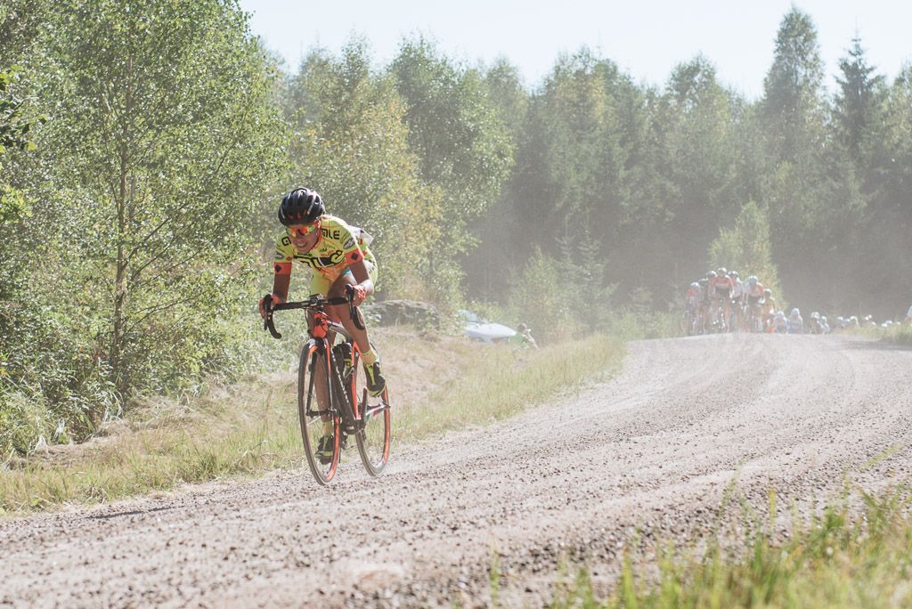 The peloton have the escape in their sights