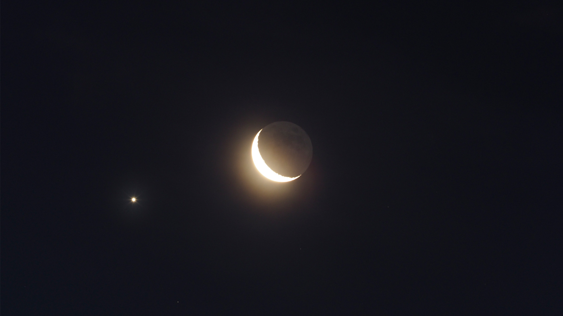 Crescent Moon and Marte pe cerul nopții
