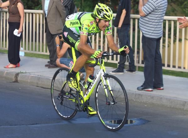 Diego Caccia (Farnese Vini-Selle Italia) tried to hold off the peloton