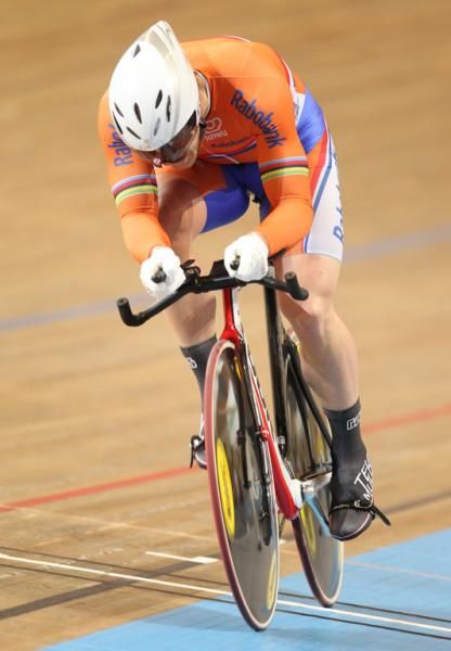 Dutchman Teun Mulder crosses the line but he lost the gold to Nimke.