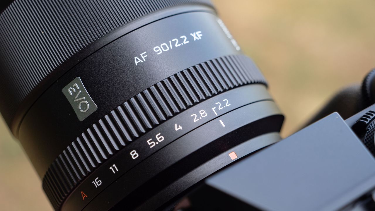 Close up of the aperture ring of the Viltrox AF 90mm f/2.2 EVO lens