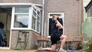 Harry Bullmore performing a knee to stand press