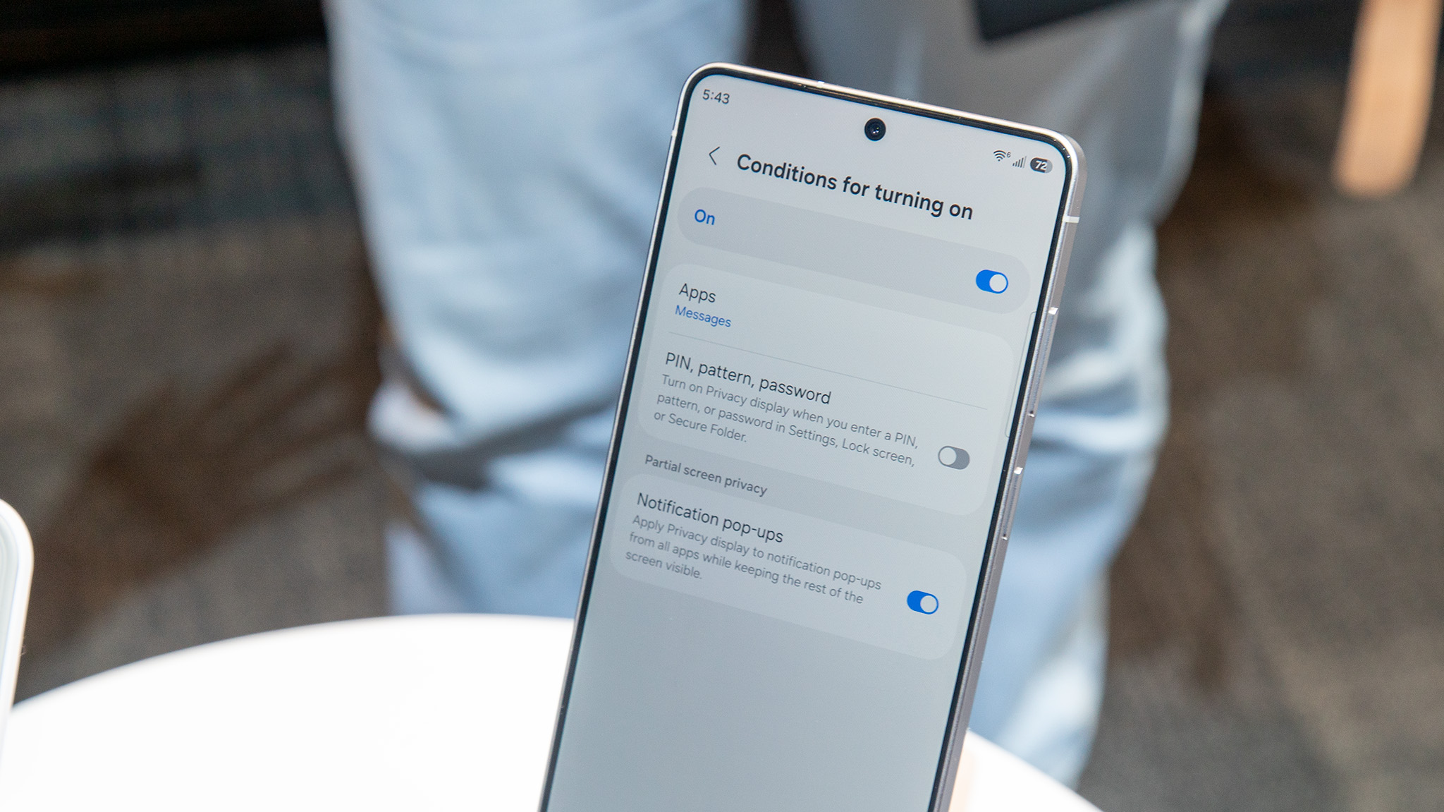 Testing out the Privacy Display on the Samsung Galaxy S26 Ultra
