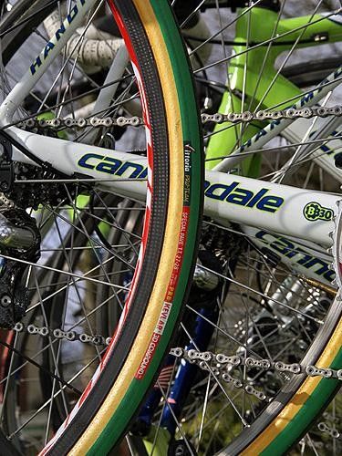 Even the spare used carbon tubular rims, although these were decidedly shallower and fitted with bigger tires.