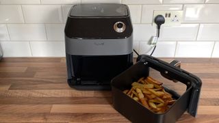 Kyvol AF600 Air Fryer on a kitchen countettop with fries in the frying basket