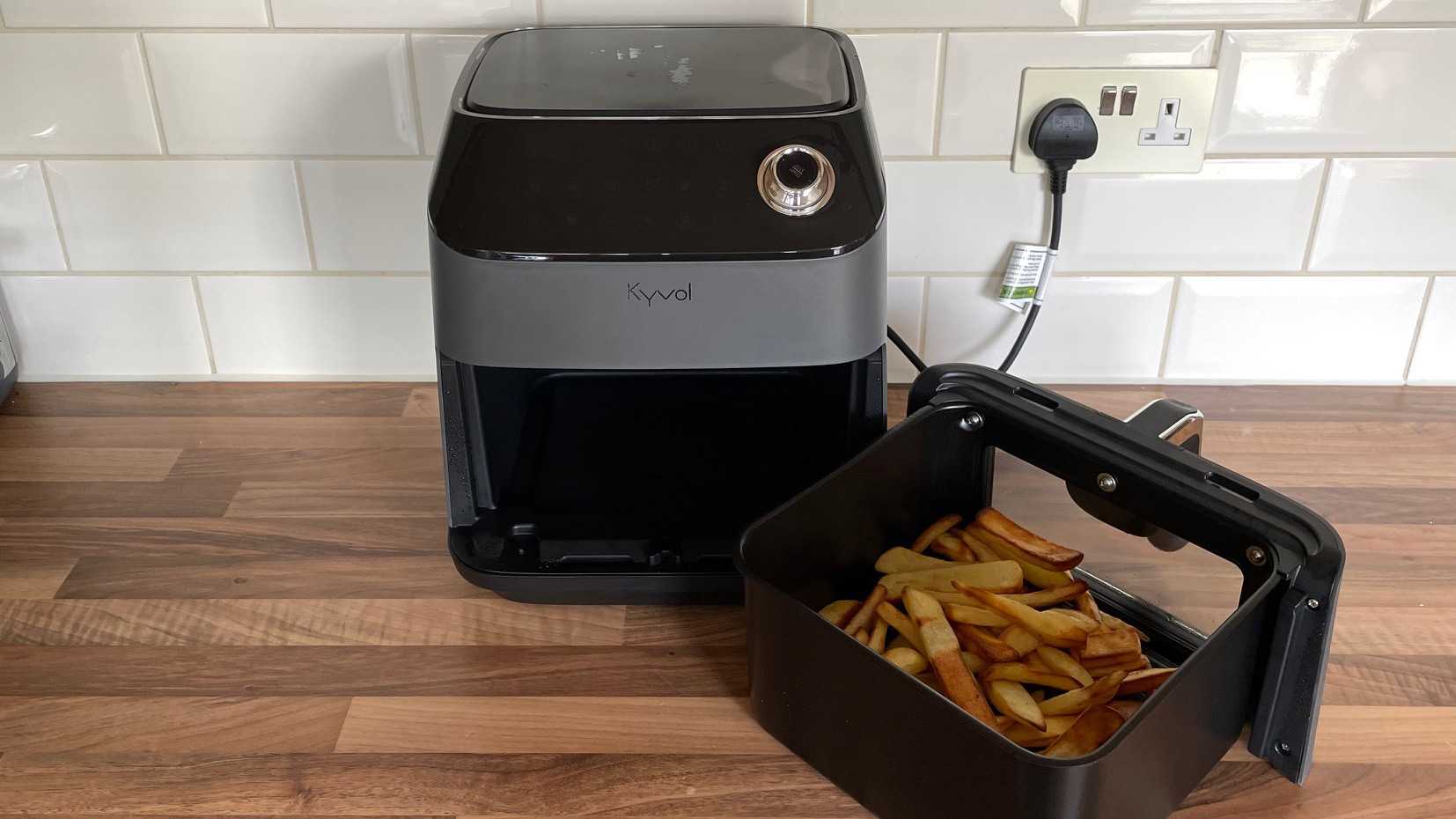 Kyvol AF600 Air Fryer on a kitchen countettop with fries in the frying basket