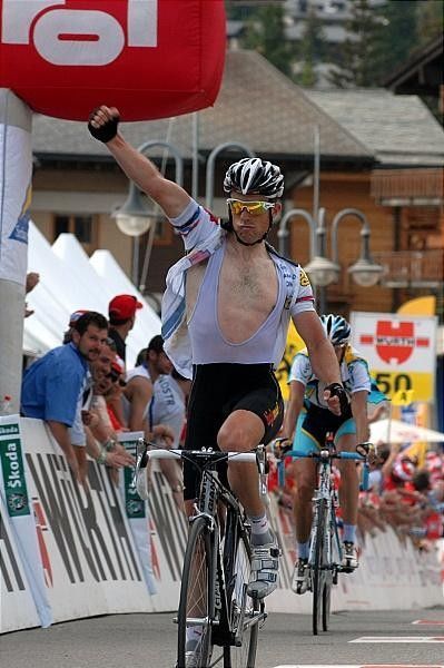 Kim Kirchen (High Road) wins on top of Verbier.