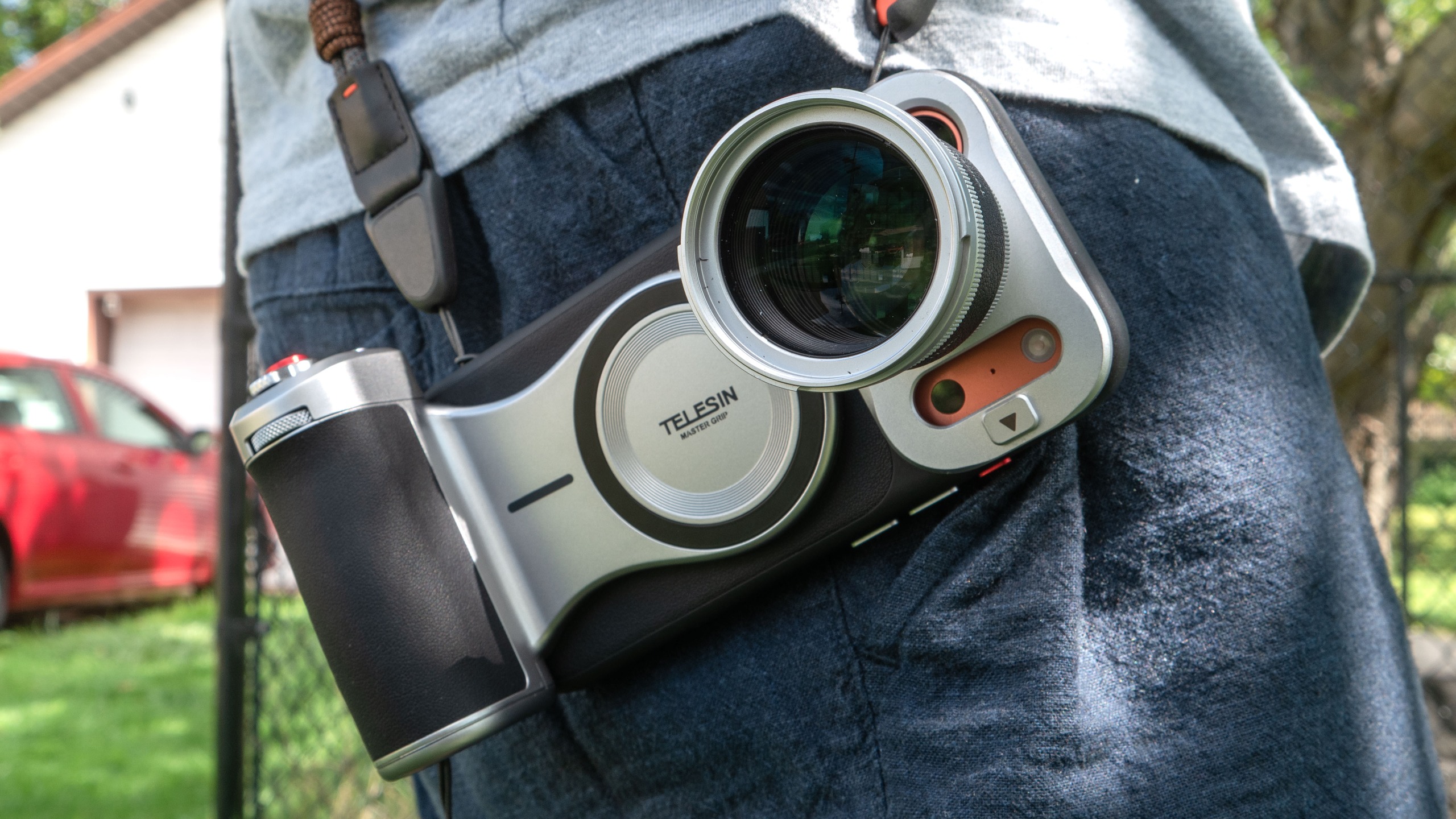 Telesin Master Grip Kit on iPhone.