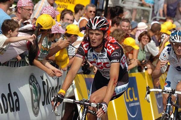 Frank Schleck (CSC) lost time after a crash