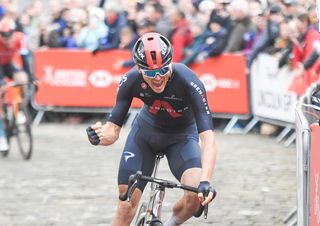 Ben Swift outduels Fred Wright to win men's British road race 