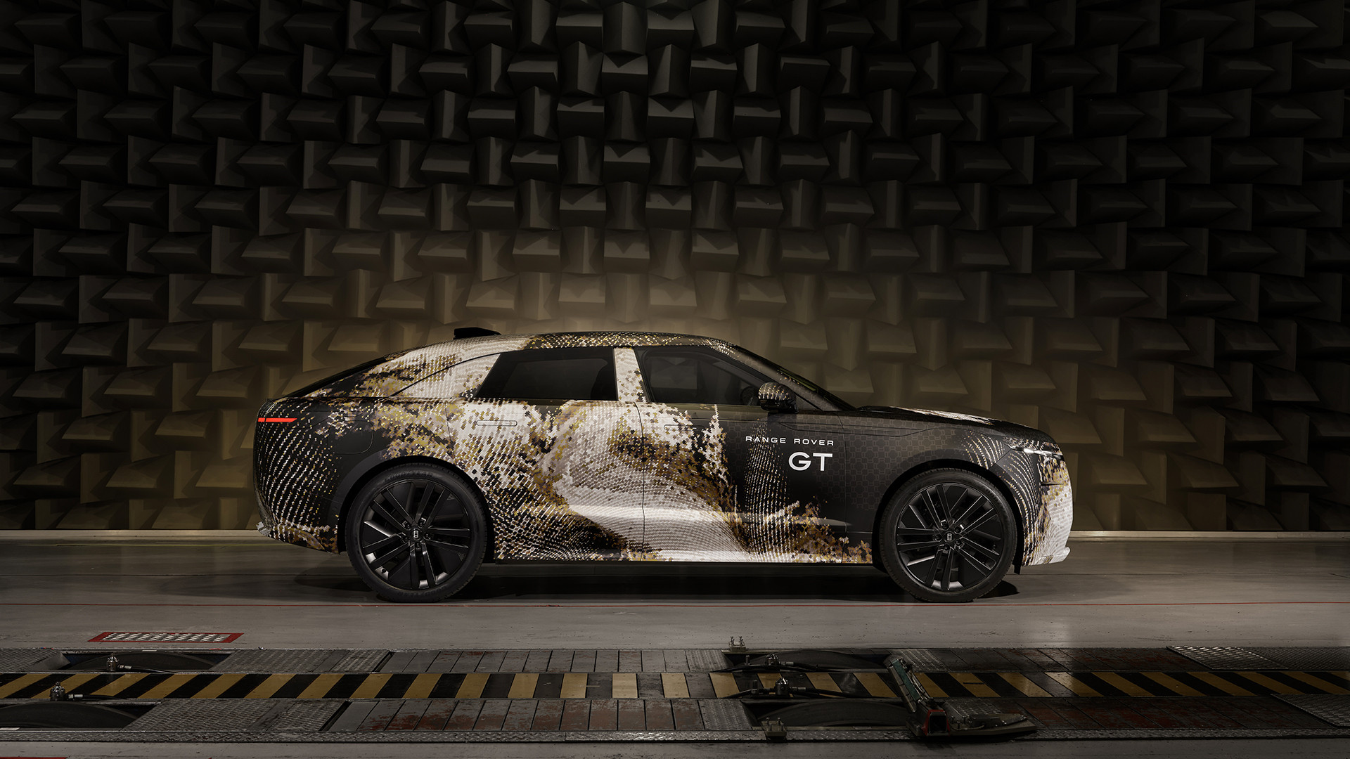 Range Rover GT has been revealed with camouflaged body panels