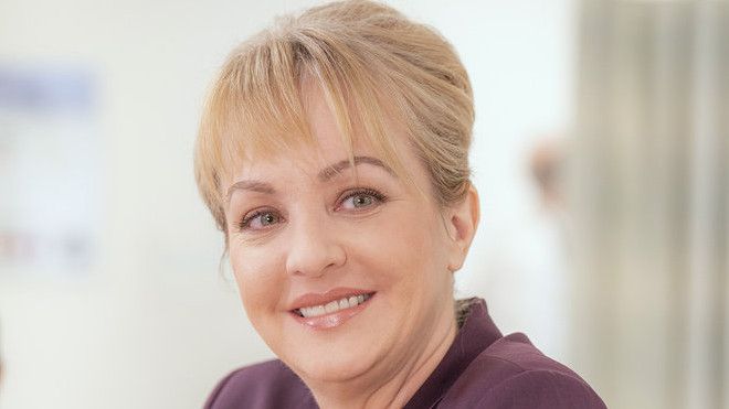 Wendi McLendon-Covey in St. Denis Medical