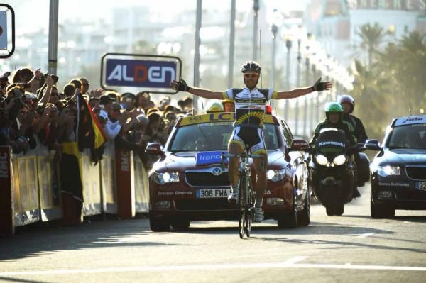 Thomas De Gendt (Vacansoleil-DCM) wins in Nice.