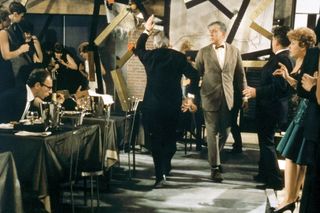 In the Royal Garden restaurant, Monsieur Hulot reunites with some of the film’searlier characters