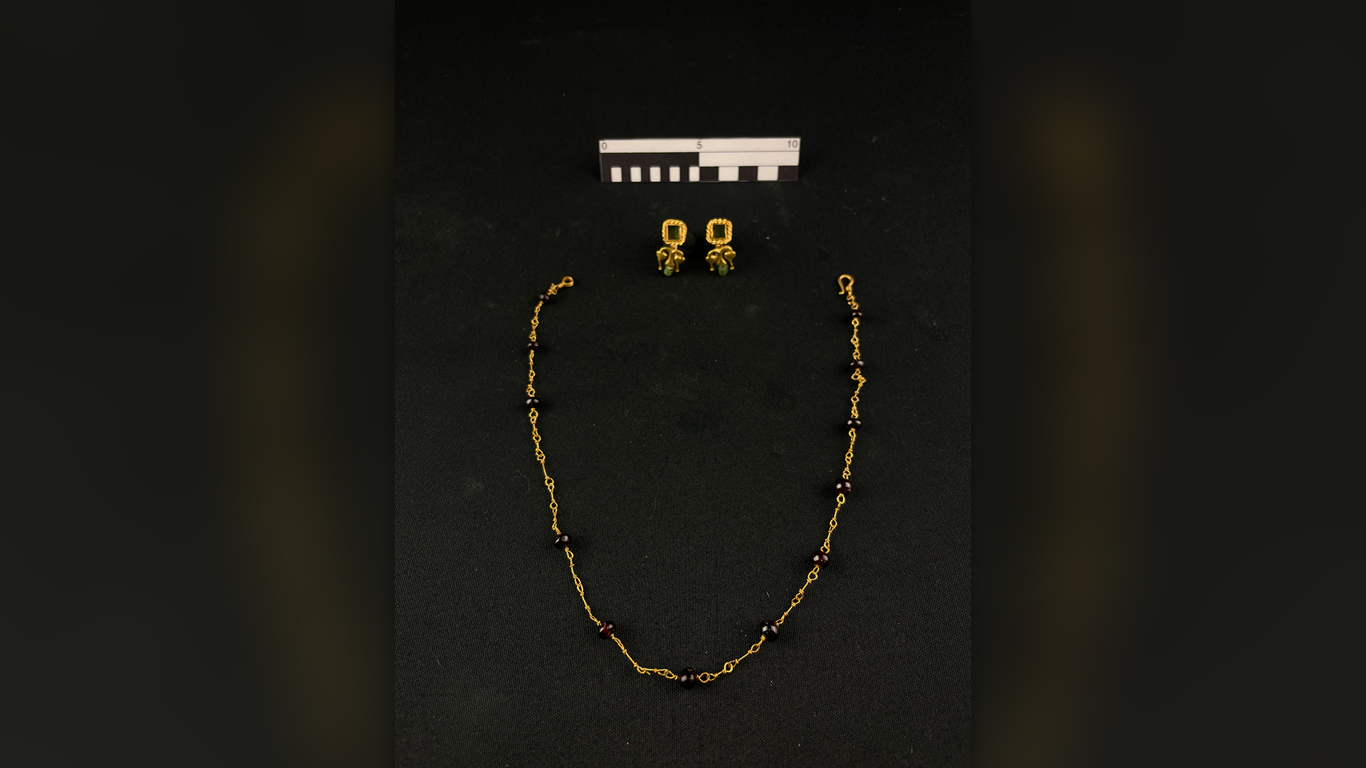 Gold necklace and earrings after conservation.