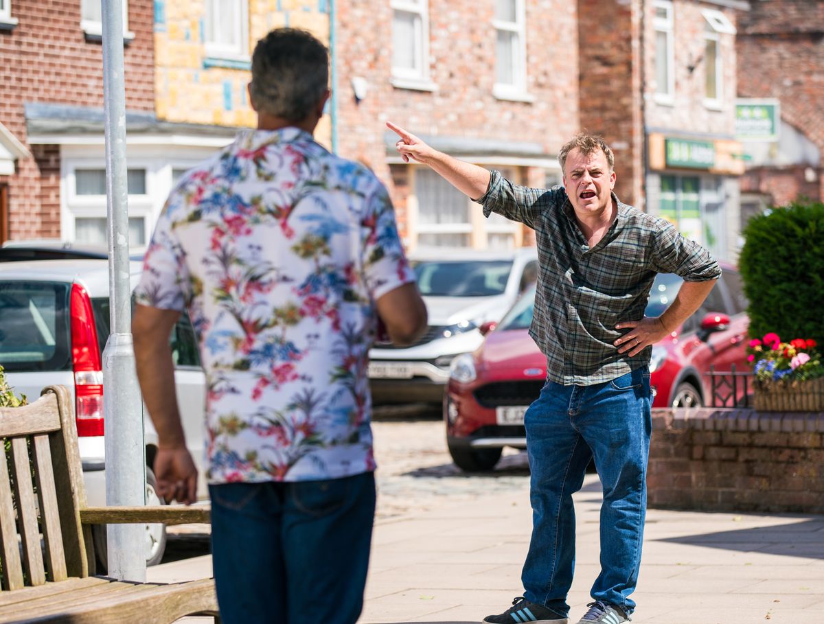 ‘Coronation Street’ spoilers: Steve McDonald and Dev Alahan fight in the street.