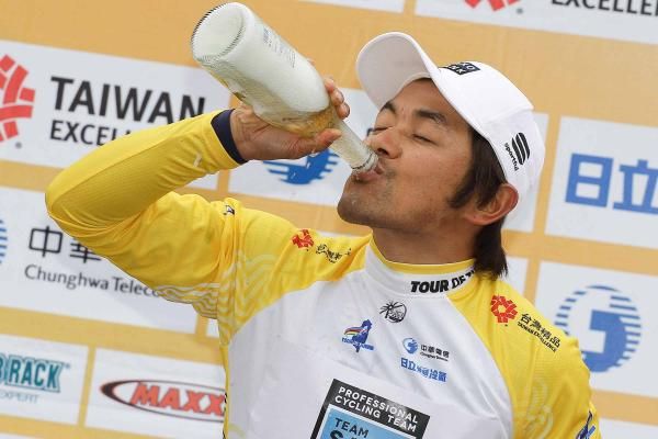 Takashi Miyazawa (Saxo Bank) leads the race overall.