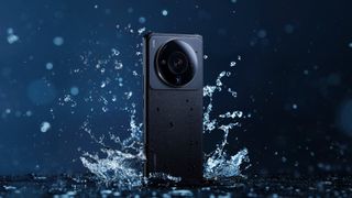 Xiaomi Flaunts 12S Ultra Phone With Detachable Leica Lens as Sales Drop -  Bloomberg