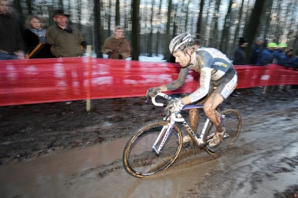 Niels Albert (BKCP Powerplus) floats through the muck in Tervuren on his way to the win.