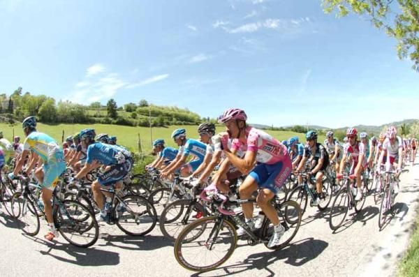 Pink jersey Adriano Malori (Lampre-ISD) early on stage 7.