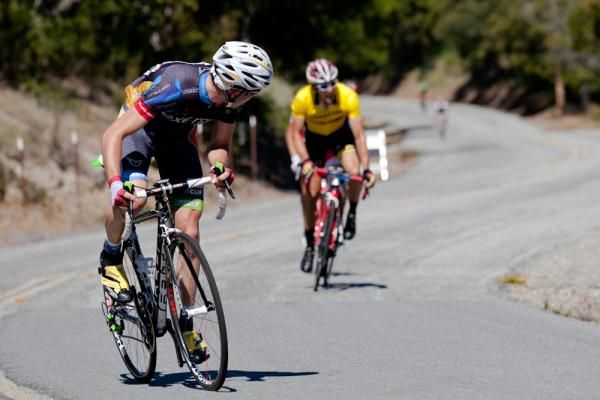 Morgan Schmitt (Team Exergy) checks his lead over general classification leader Andy Jacques-Maynes (Kenda-5 Hour Energy) 100 meters before the finish. Scmitt claimed second, giving Team Exergy a 1-2 finish.