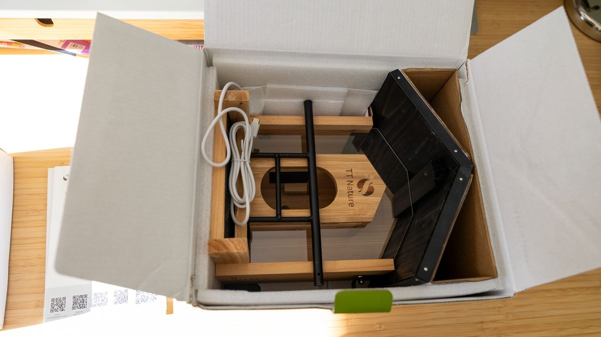 The TT Nature bird feeder camera box