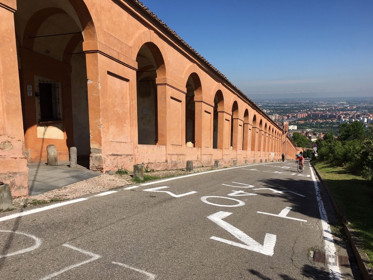 The climb along the porticato in Bologna