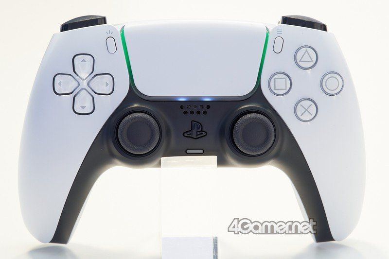 PS5 DualSense green light