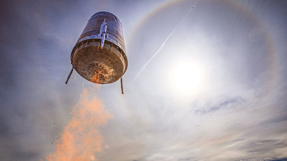 These photos of Stoke Space's 'Hopper' reusuable rocket test are