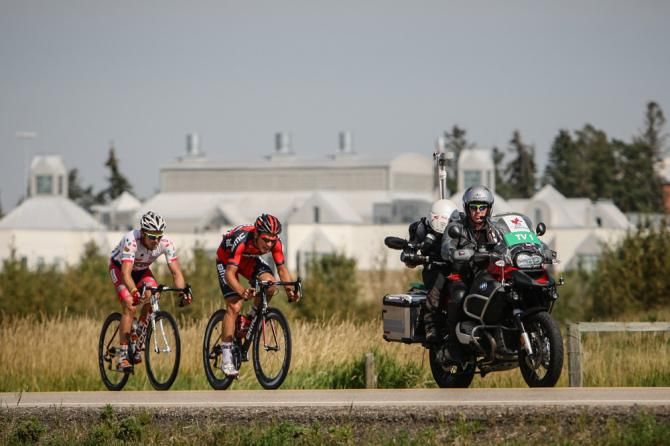 Silvan Dillier (BMC) and Serghei Tvetcov (Jelly Belly) begin to establish a gap.