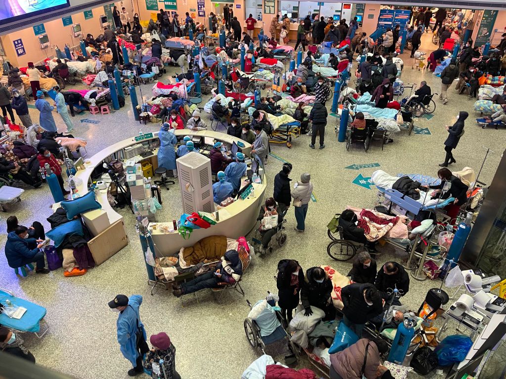 Patients overcrowd Changhai Hospital in Shanghai, China 