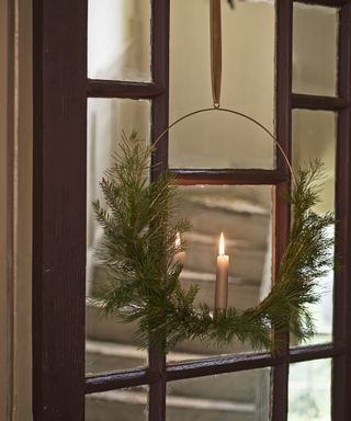 Wire wreath with foliage and candle