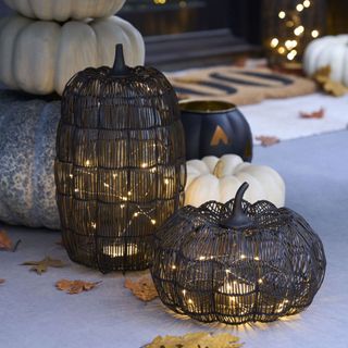 Lit Wire Pumpkins