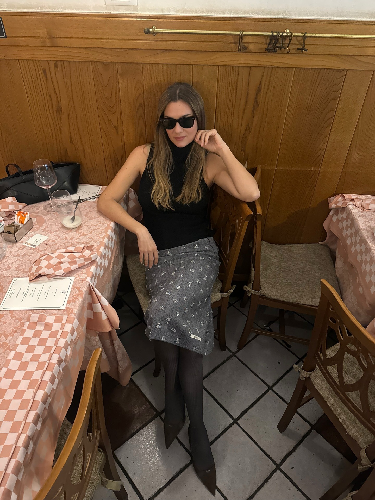 A fashion person wearing a sleeveless turtleneck and skirt.