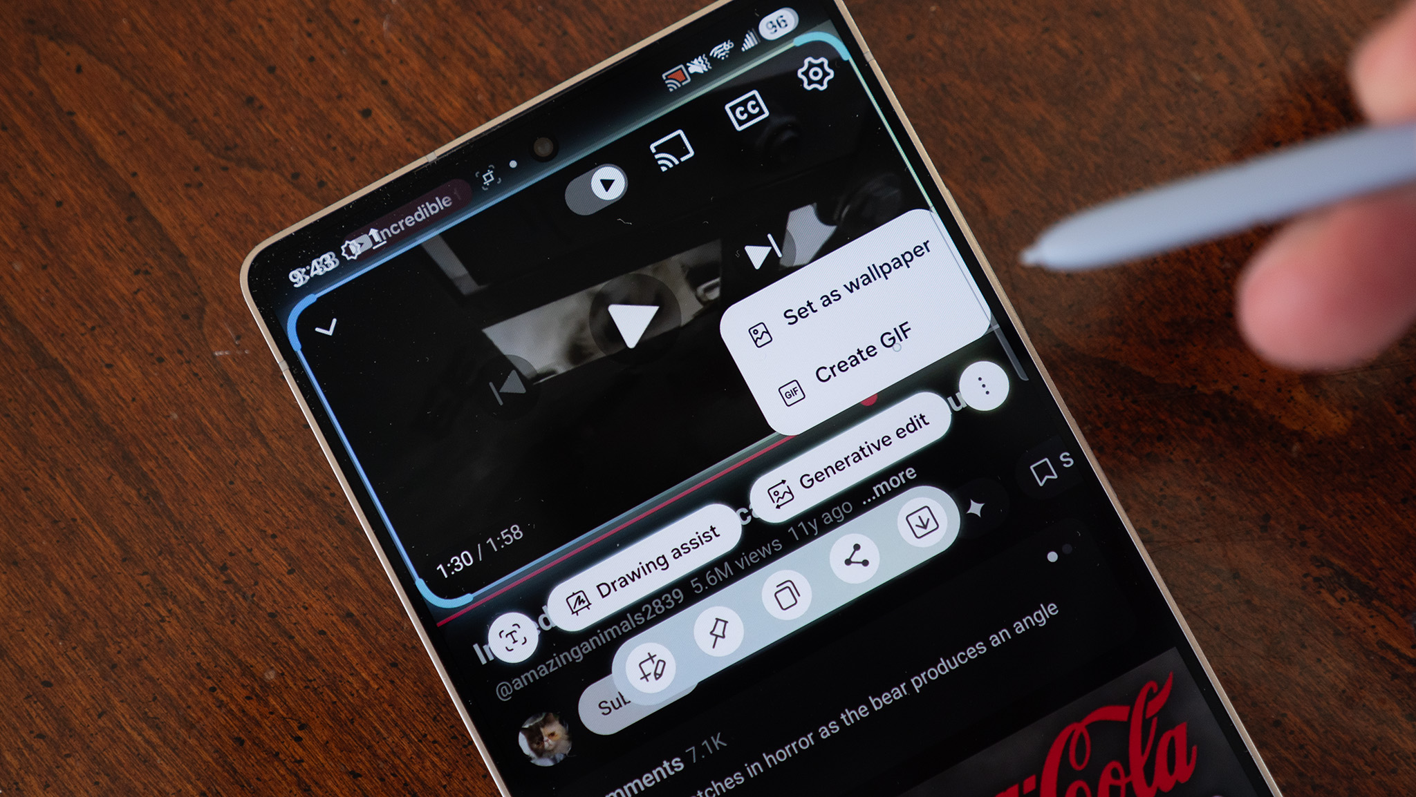 Using AI Select and an S Pen on a Samsung Galaxy S25 Ultra to create a GIF from a YouTube video